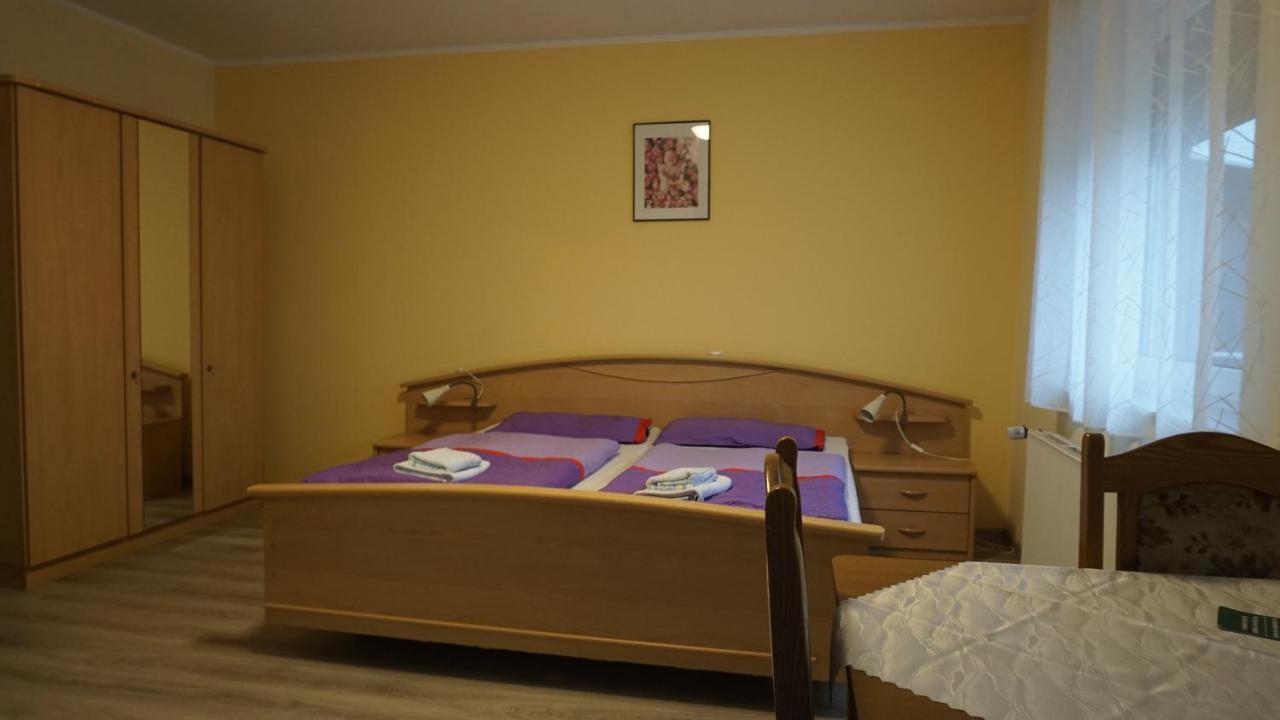 Logia Hotel Garni Нойгарлінгерзіль Екстер'єр фото